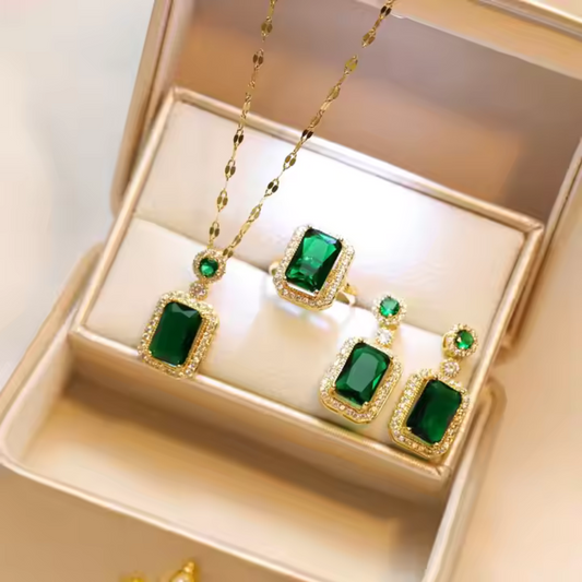 Vintage Emerald Green Jewelry Set - Necklace, Earrings & Ring