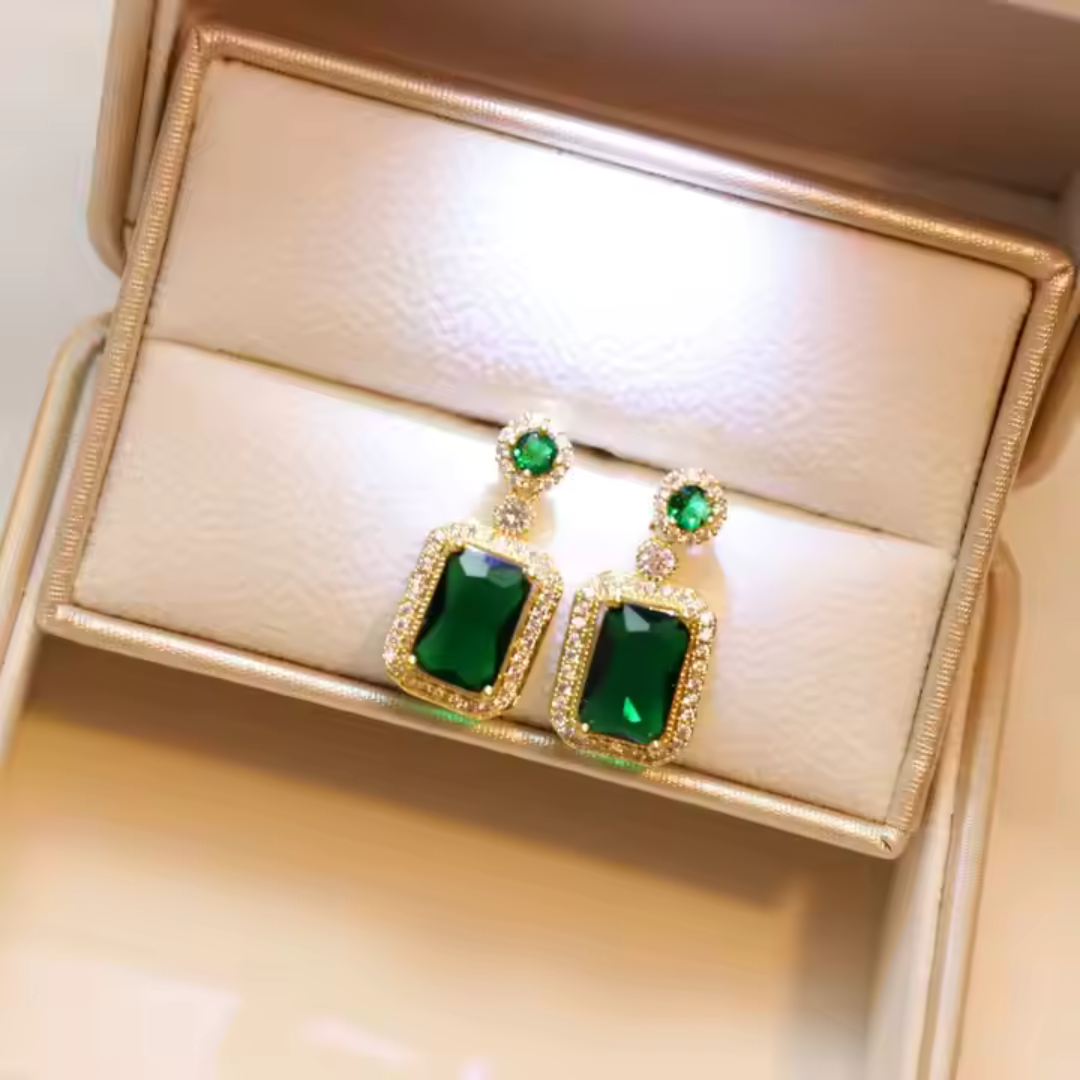 Vintage Emerald Green Jewelry Set - Necklace, Earrings & Ring